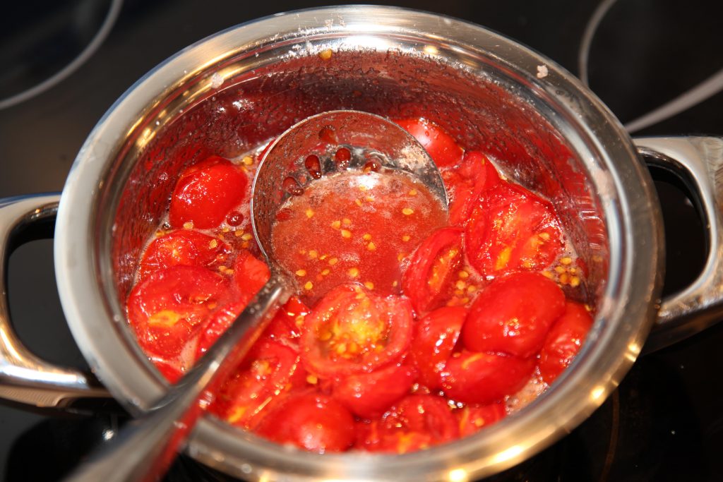 Как отделить воду от томатов